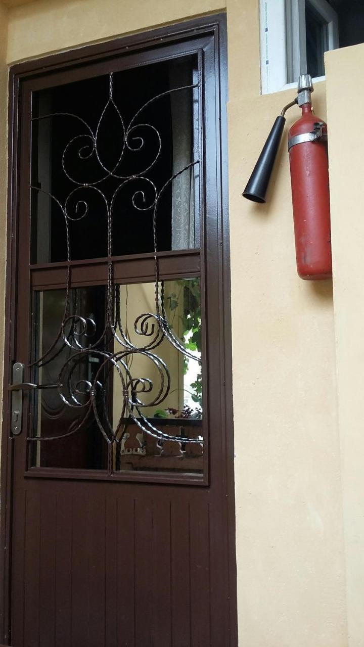 Joniskera Hotel Tbilisi Buitenkant foto