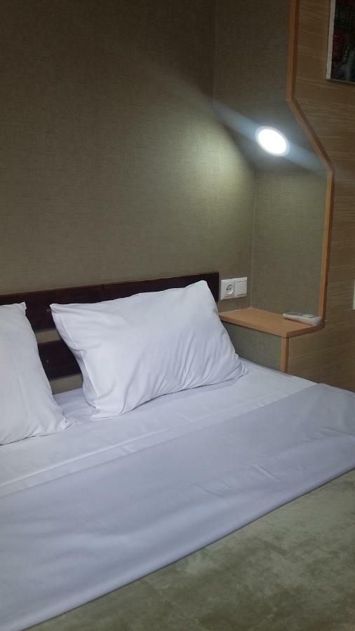 Joniskera Hotel Tbilisi Kamer foto